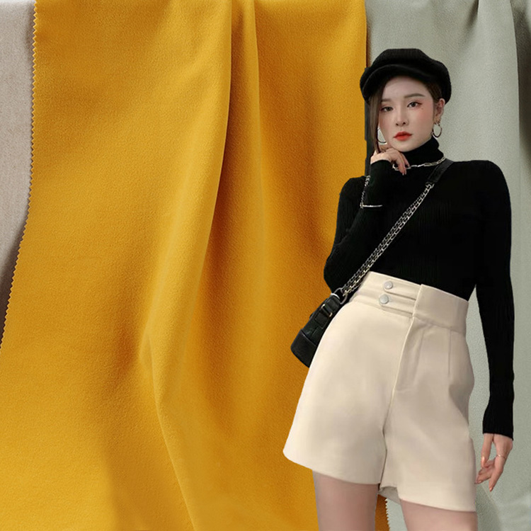 Pourquoi le tissu de chemise en laine de poids moyen est-il le choix judicieux pour des vêtements de qualité ?