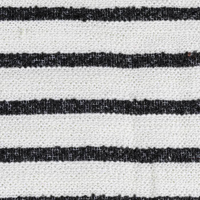 Comment le tissu de style Chanel vintage est-il interprété sur les marchés textiles contemporains ?